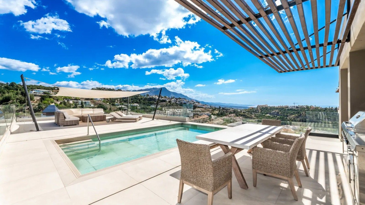 7 Bedroom Villa for Sale in Los Arqueros
