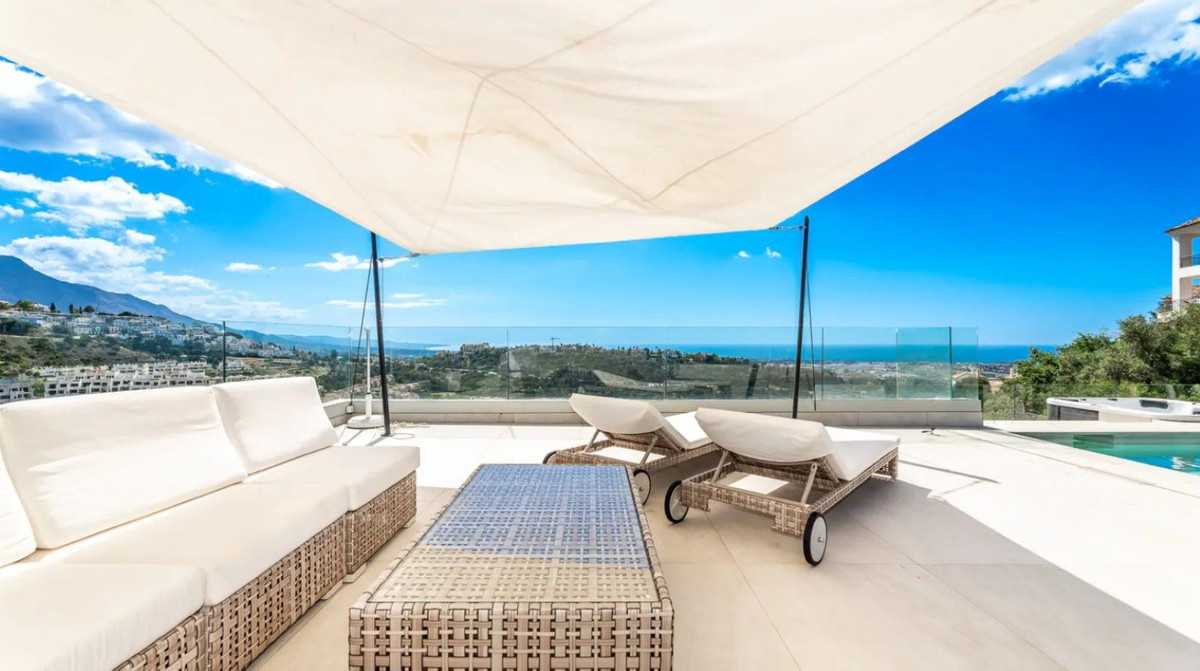 7 Bedroom Villa for Sale in Los Arqueros — 7