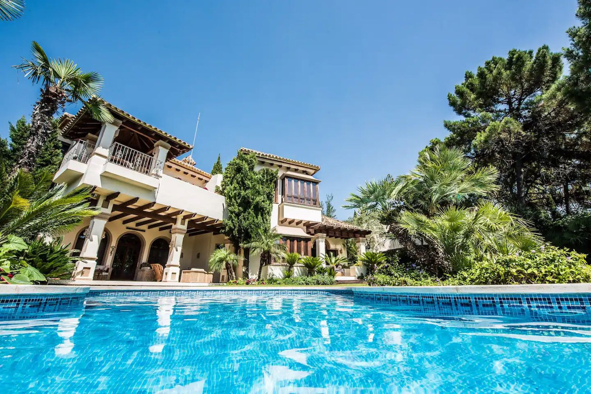 8 Bedroom Villa for Sale in La Zagaleta
