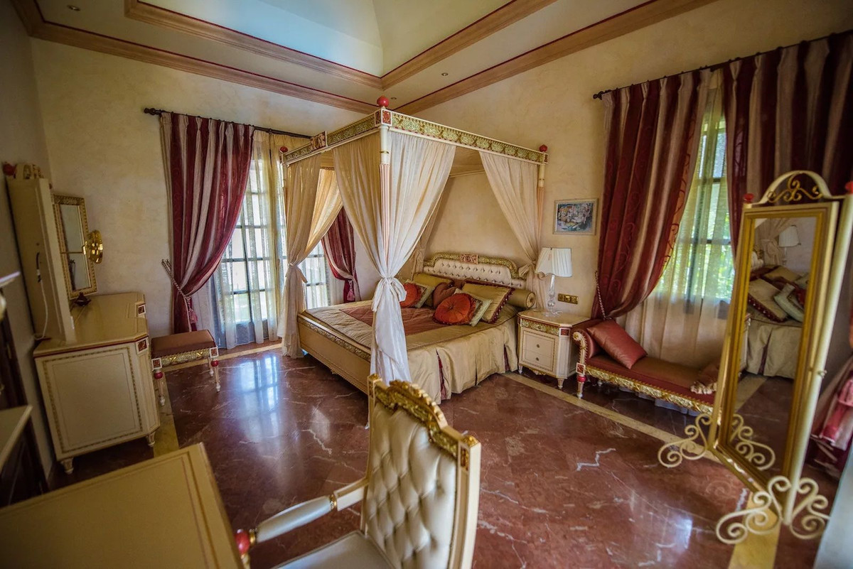 8 Bedroom Villa for Sale in La Zagaleta — 6