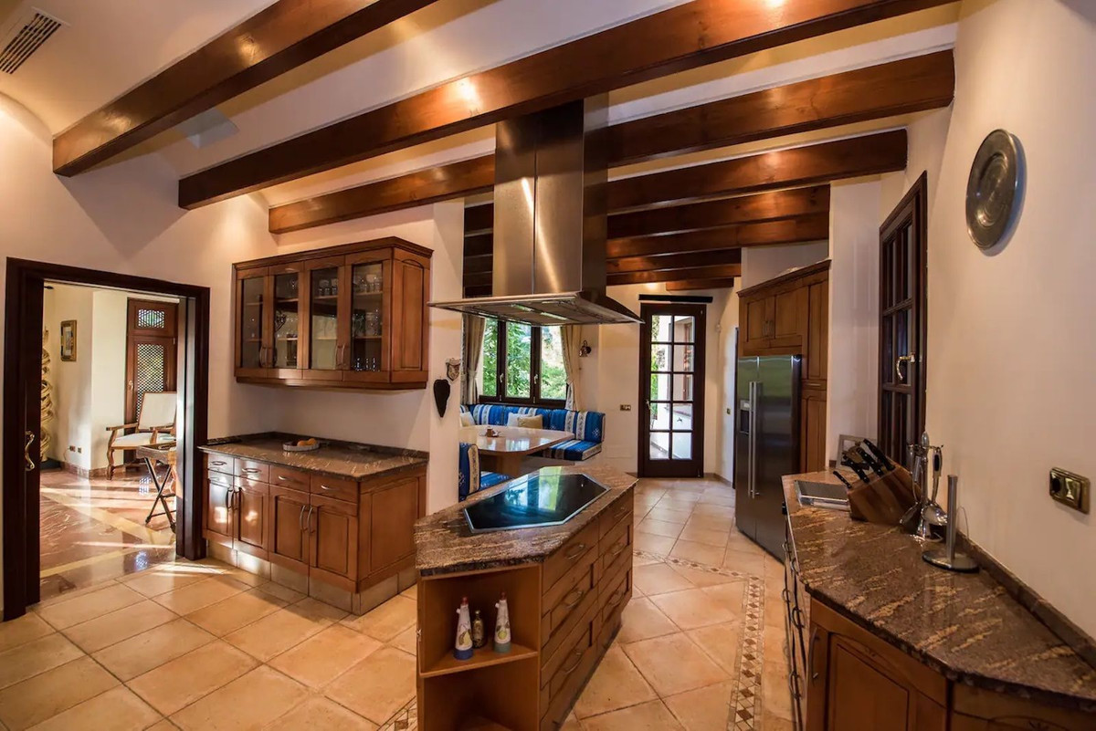 8 Bedroom Villa for Sale in La Zagaleta — 7