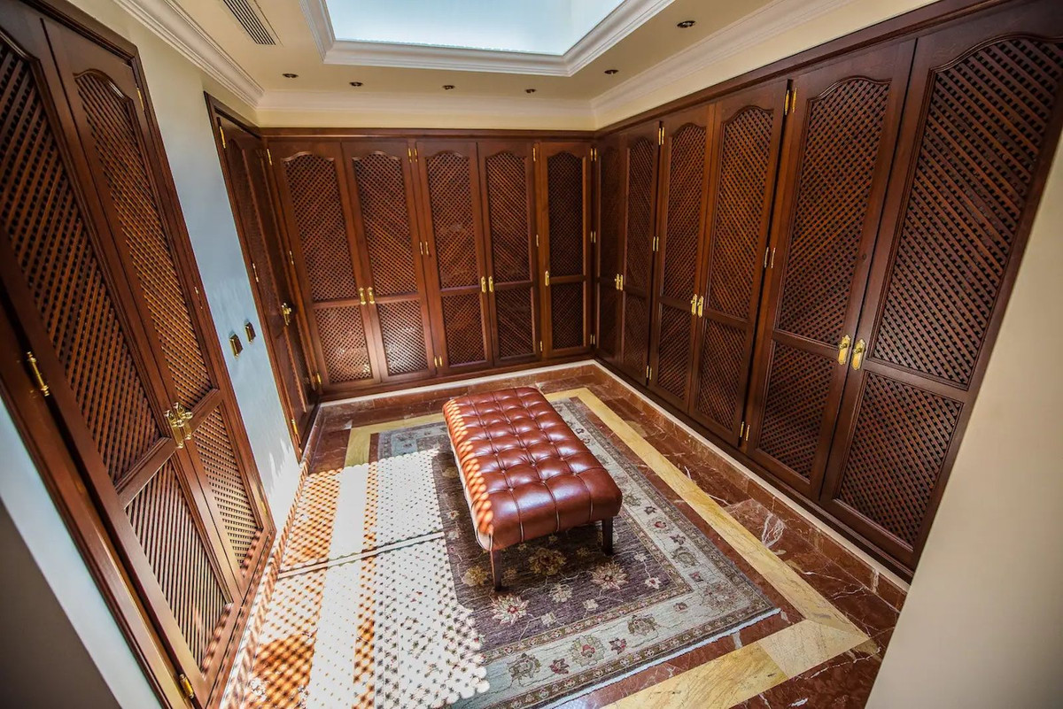 8 Bedroom Villa for Sale in La Zagaleta — 9