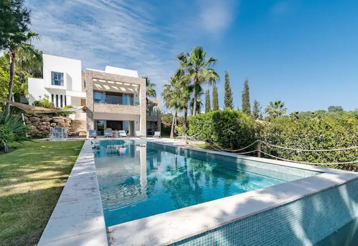 5 Bedroom Villa for Sale in Benahavís