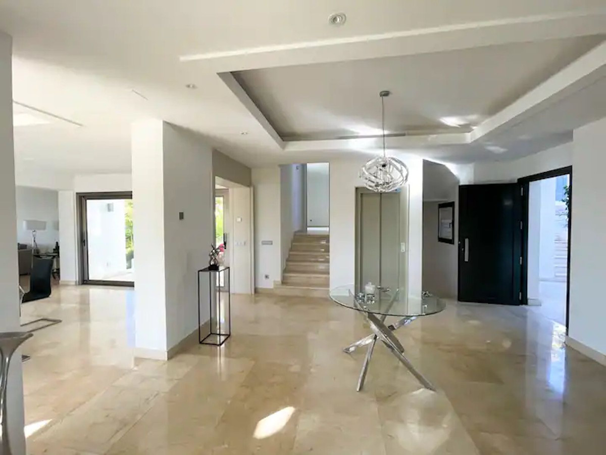 5 Bedroom Villa for Sale in Benahavís — 9