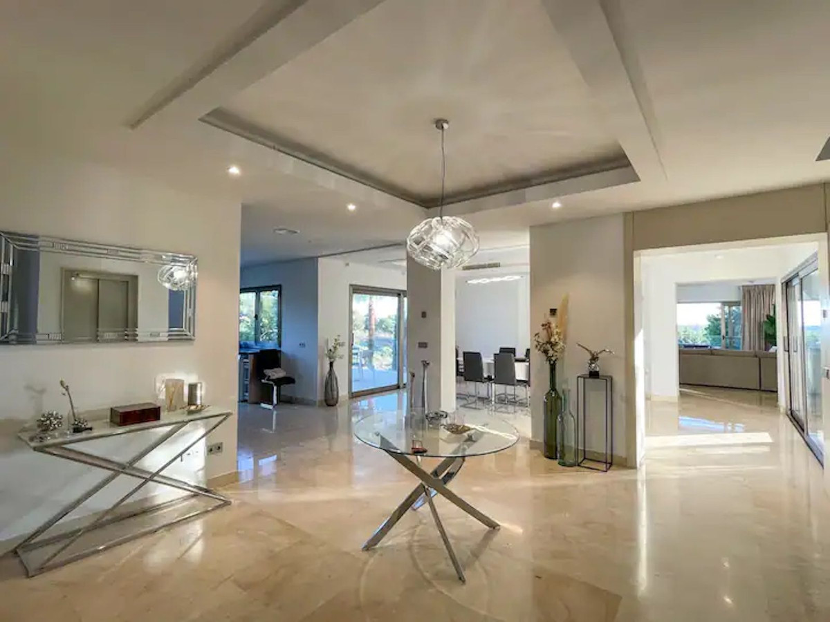 5 Bedroom Villa for Sale in Benahavís — view 10