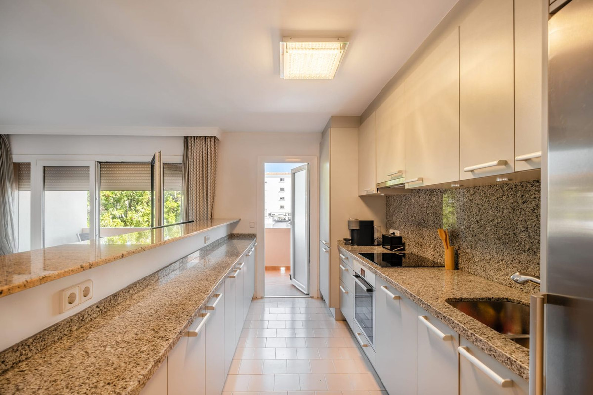 2 Bedroom Apartment for Sale in Nueva Andalucía — 8