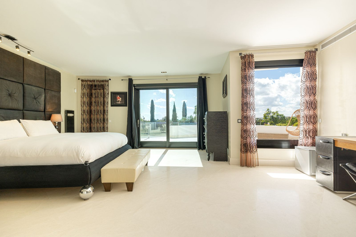 8 Bedroom Villa for Sale in Los Flamingos — view 14