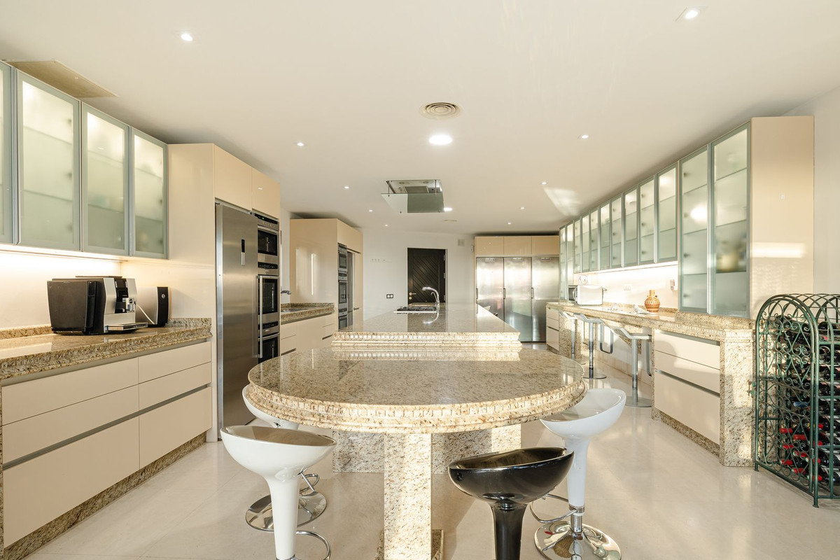 8 Bedroom Villa for Sale in Los Flamingos — 4