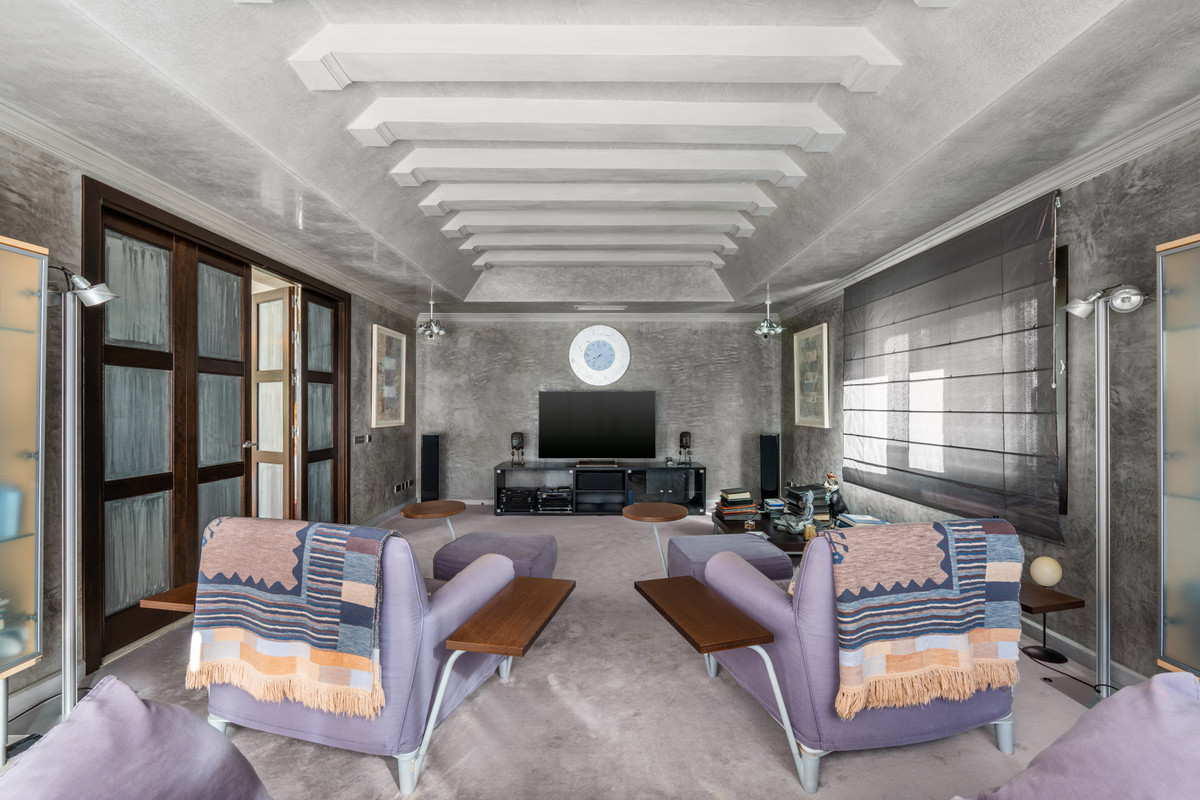 8 Bedroom Villa for Sale in Estepona — view 18