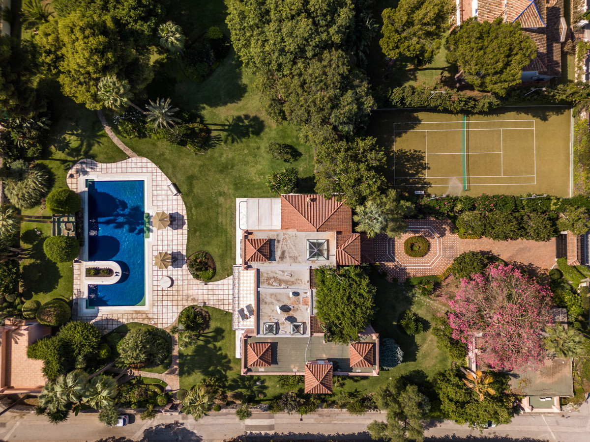 8 Bedroom Villa for Sale in Estepona — view 20