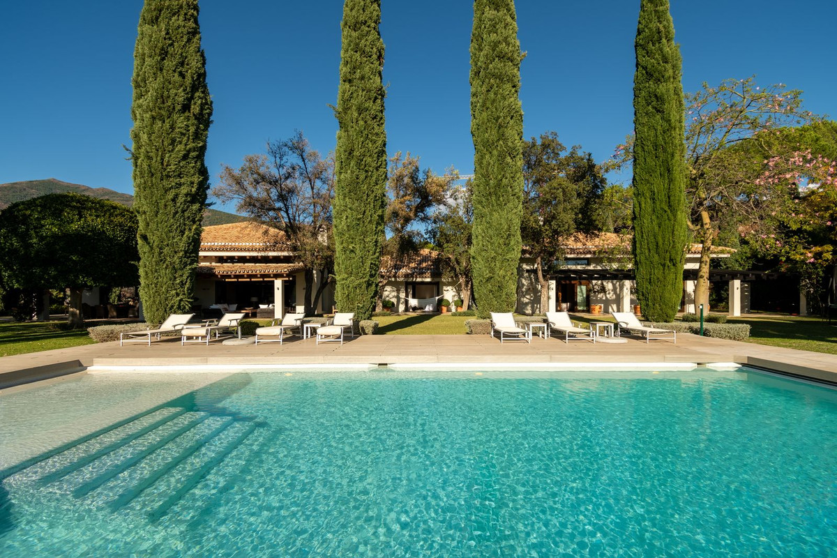 8 Bedroom Villa for Sale in La Zagaleta
