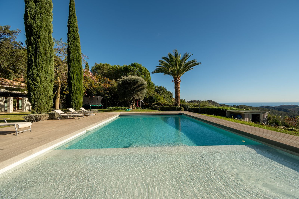 8 Bedroom Villa for Sale in La Zagaleta — 2
