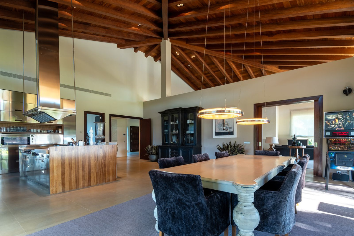 8 Bedroom Villa for Sale in La Zagaleta — view 13