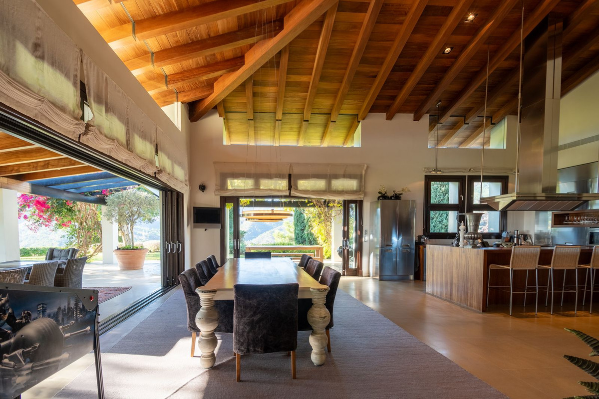 8 Bedroom Villa for Sale in La Zagaleta — view 14