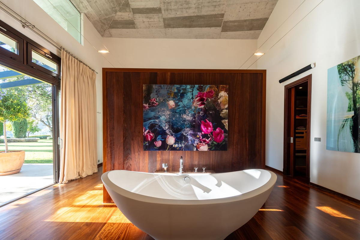 8 Bedroom Villa for Sale in La Zagaleta — view 16