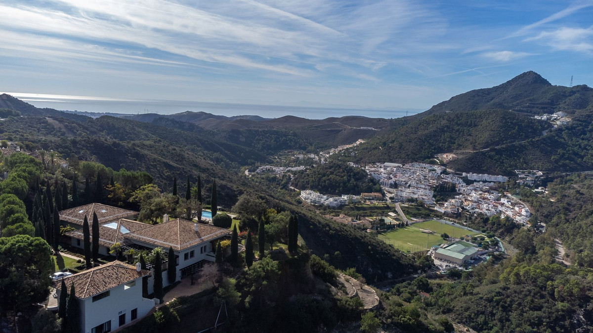 8 Bedroom Villa for Sale in La Zagaleta — view 18