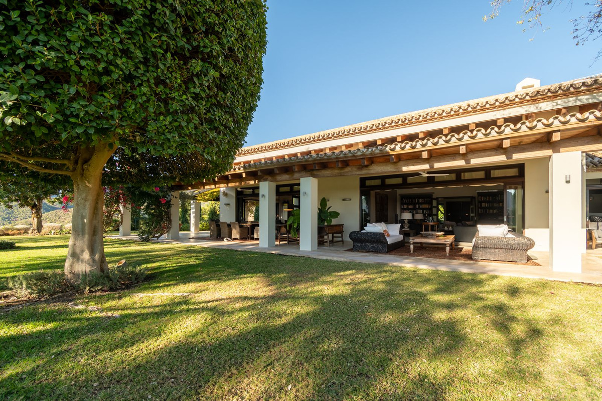 8 Bedroom Villa for Sale in La Zagaleta — 4