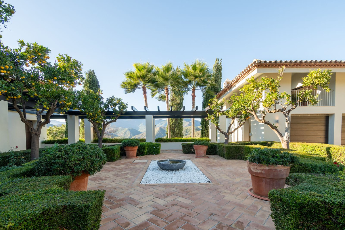8 Bedroom Villa for Sale in La Zagaleta — 7