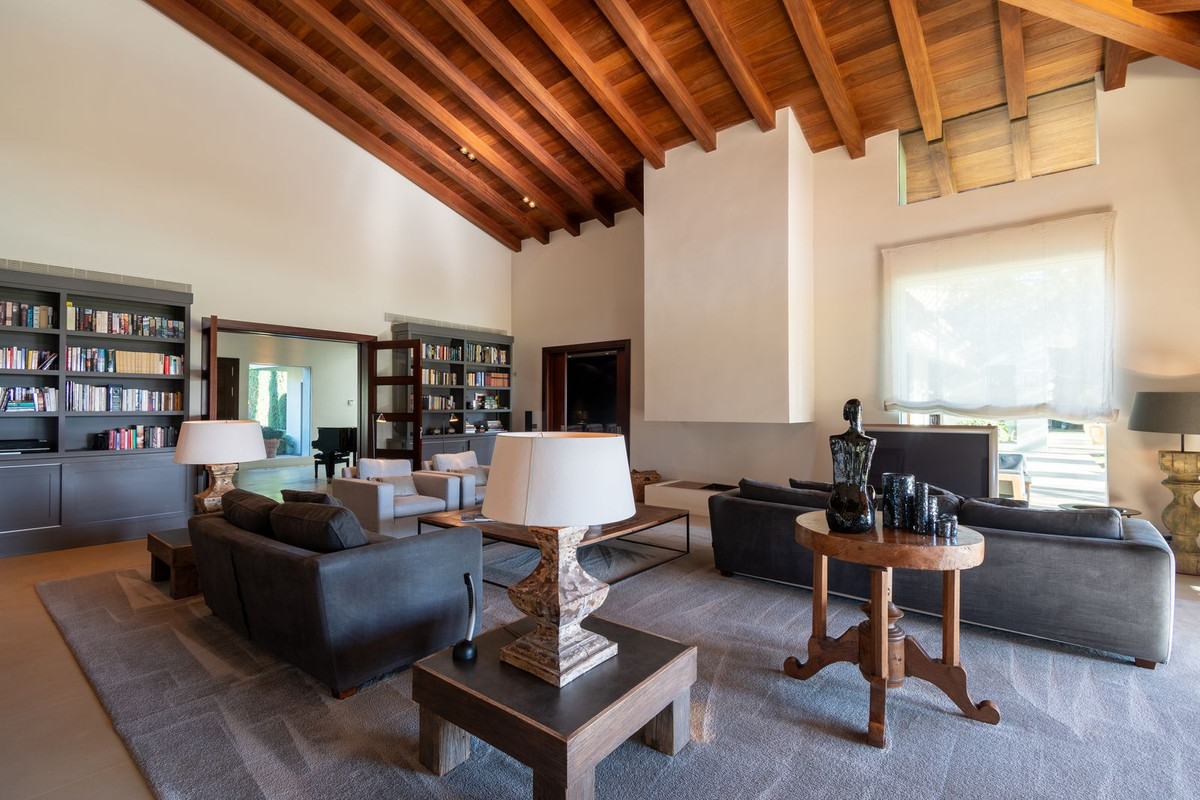 8 Bedroom Villa for Sale in La Zagaleta — view 10