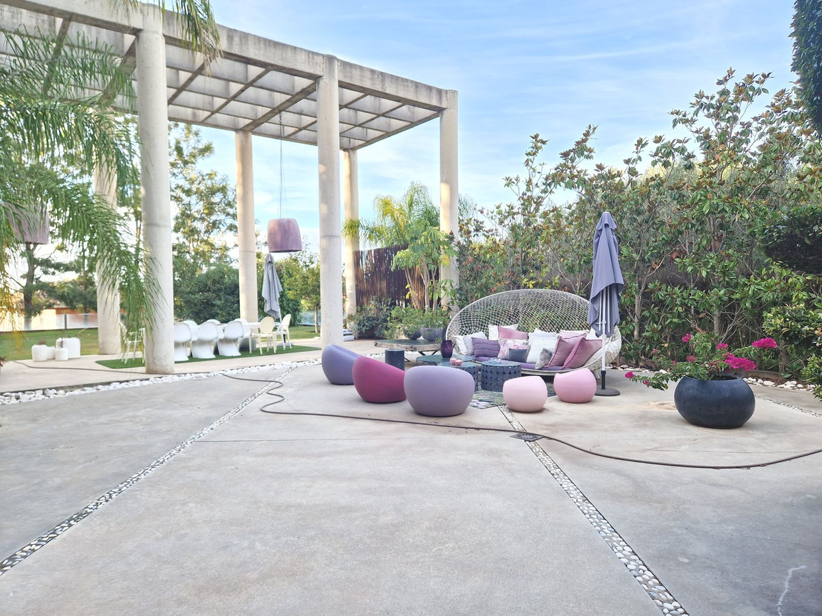 5 Bedroom Villa for Sale in Estepona — 2
