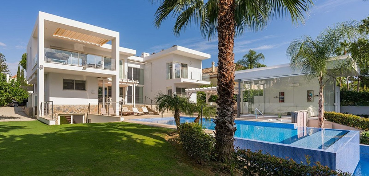 7 Bedroom Villa for Sale in Nueva Andalucía — 2