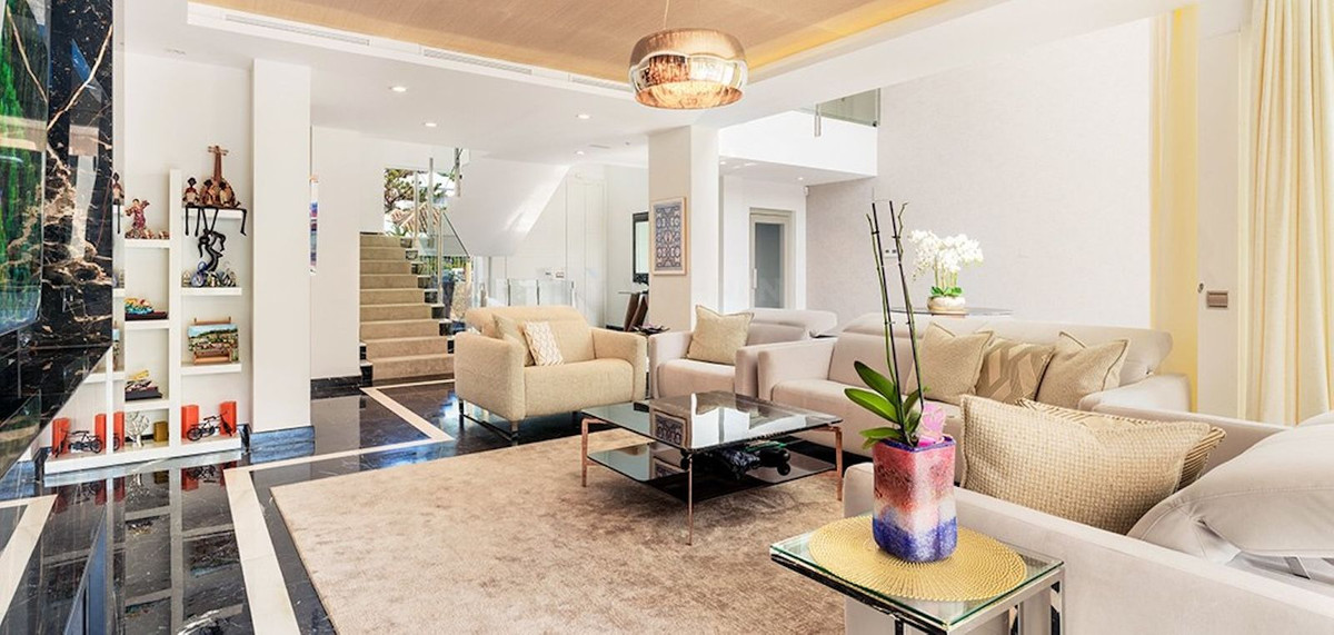 7 Bedroom Villa for Sale in Nueva Andalucía — 4