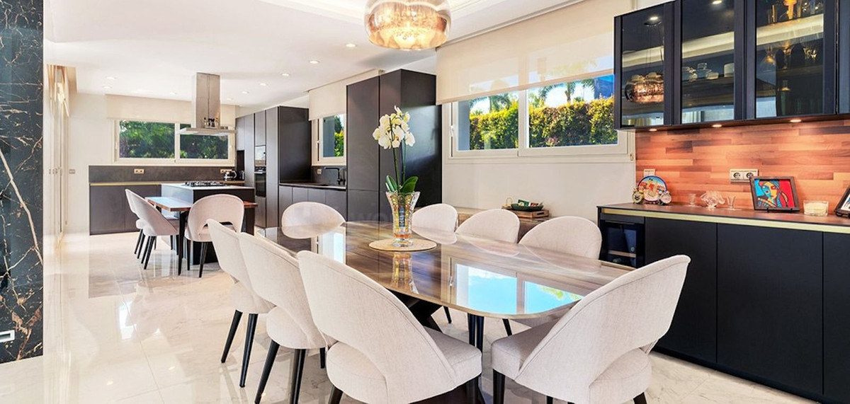 7 Bedroom Villa for Sale in Nueva Andalucía — 5