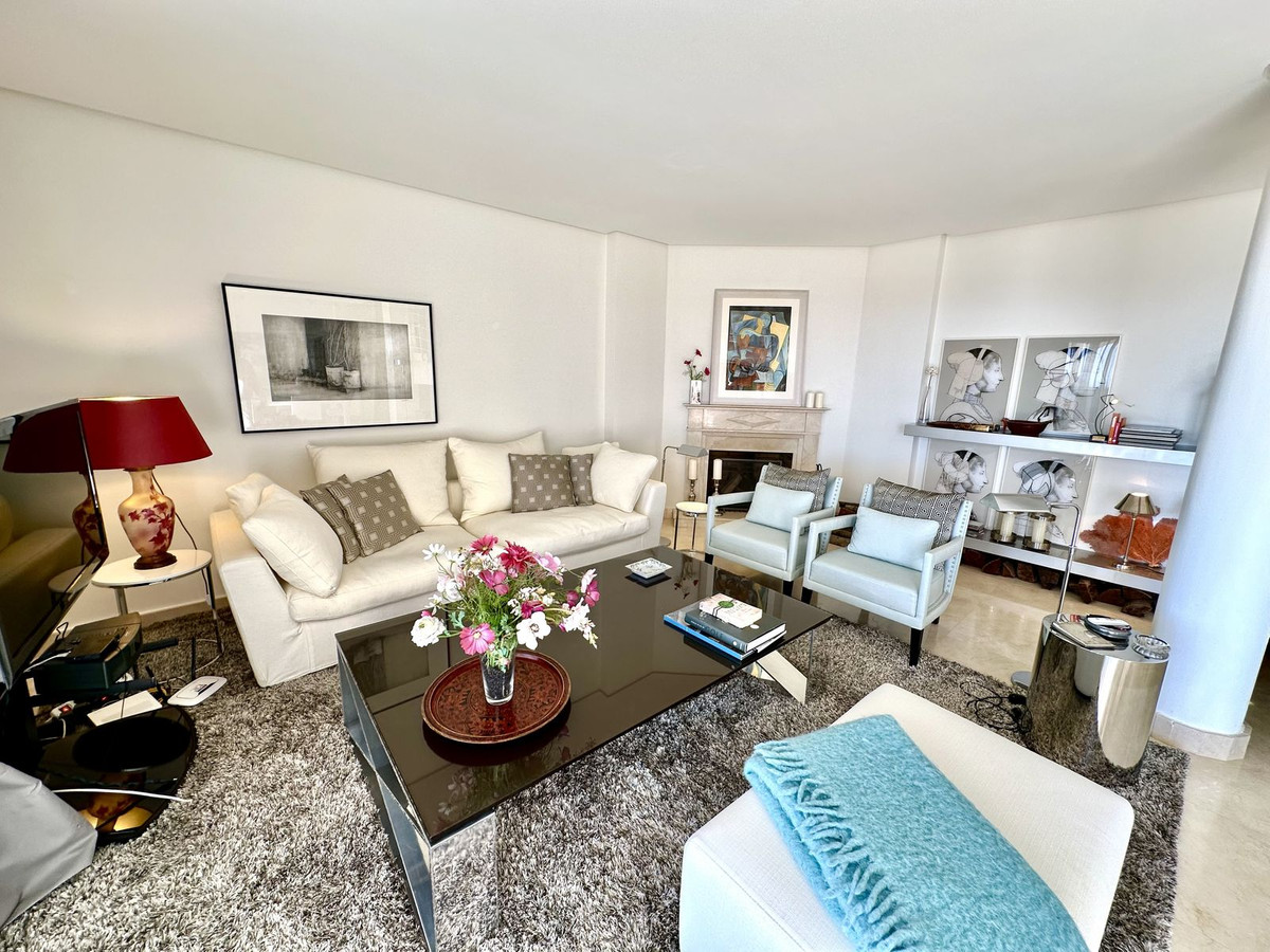 2 Bedroom Apartment for Sale in Nueva Andalucía — view 20