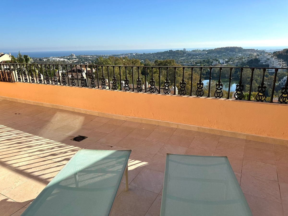 2 Bedroom Apartment for Sale in Nueva Andalucía — 4