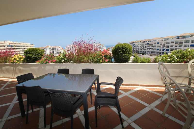 4 Bedroom Apartment for Sale in Puerto Banús — 2