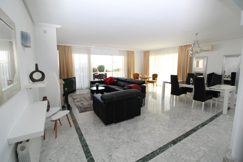 4 Bedroom Apartment for Sale in Puerto Banús — 3