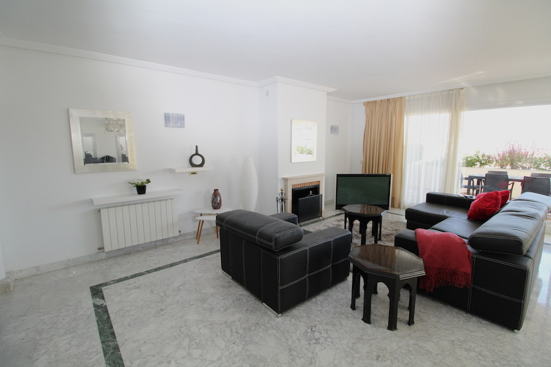 4 Bedroom Apartment for Sale in Puerto Banús — 4