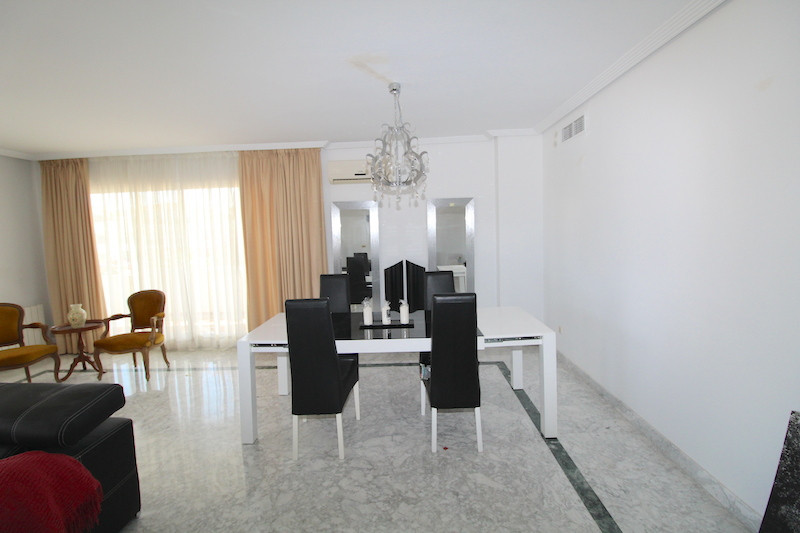4 Bedroom Apartment for Sale in Puerto Banús — 5