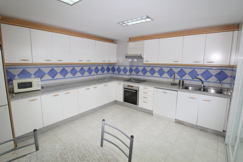 4 Bedroom Apartment for Sale in Puerto Banús — 6