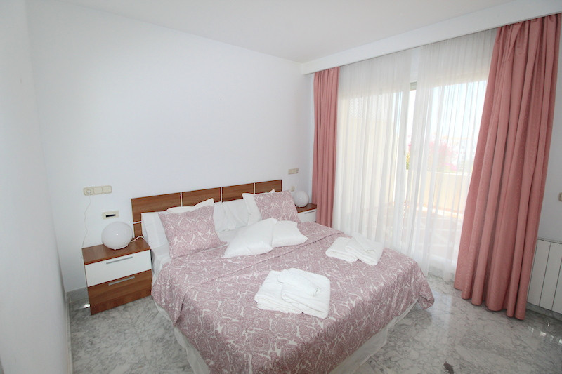 4 Bedroom Apartment for Sale in Puerto Banús — 7