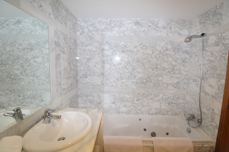 4 Bedroom Apartment for Sale in Puerto Banús — view 10