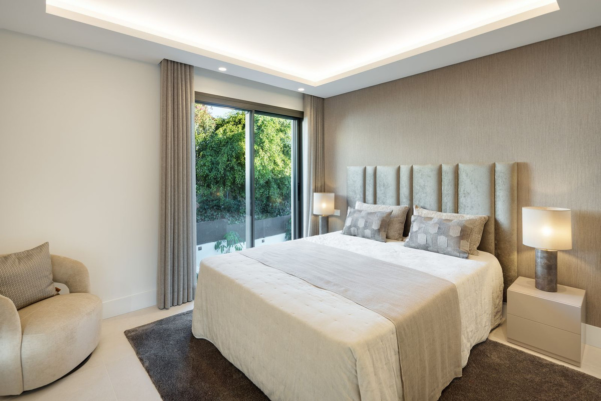 5 Bedroom Villa for Sale in Nueva Andalucía — view 11