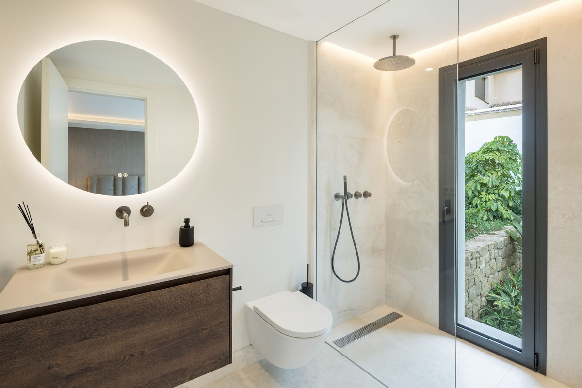 5 Bedroom Villa for Sale in Nueva Andalucía — view 12