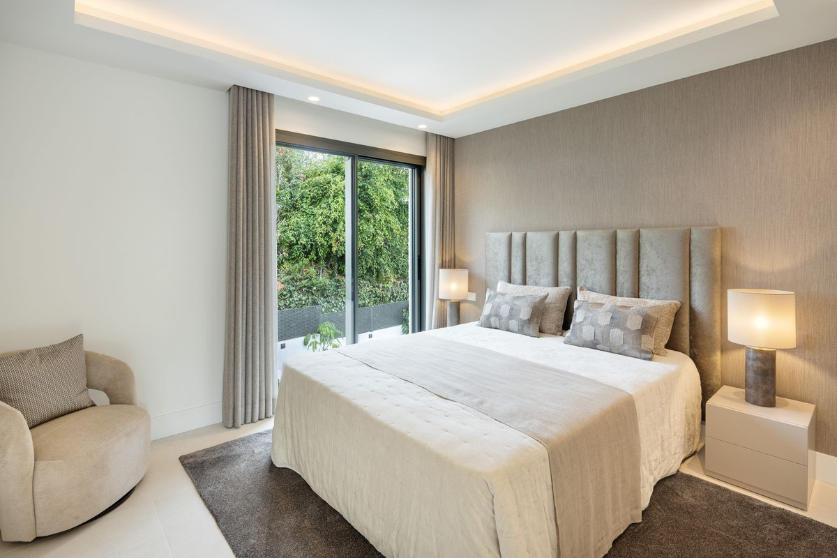 5 Bedroom Villa for Sale in Nueva Andalucía — view 13
