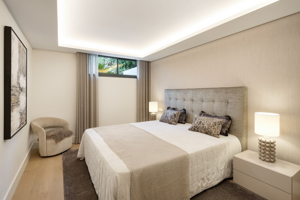 5 Bedroom Villa for Sale in Nueva Andalucía — view 16