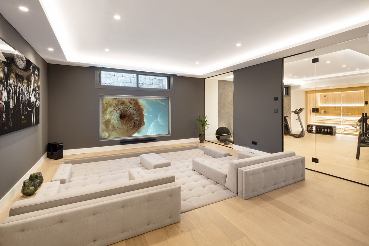5 Bedroom Villa for Sale in Nueva Andalucía — view 19