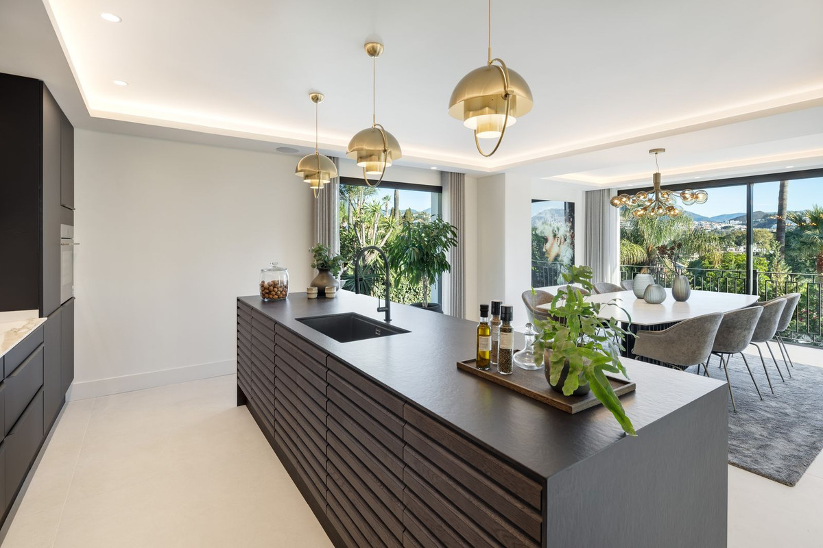 5 Bedroom Villa for Sale in Nueva Andalucía — 6