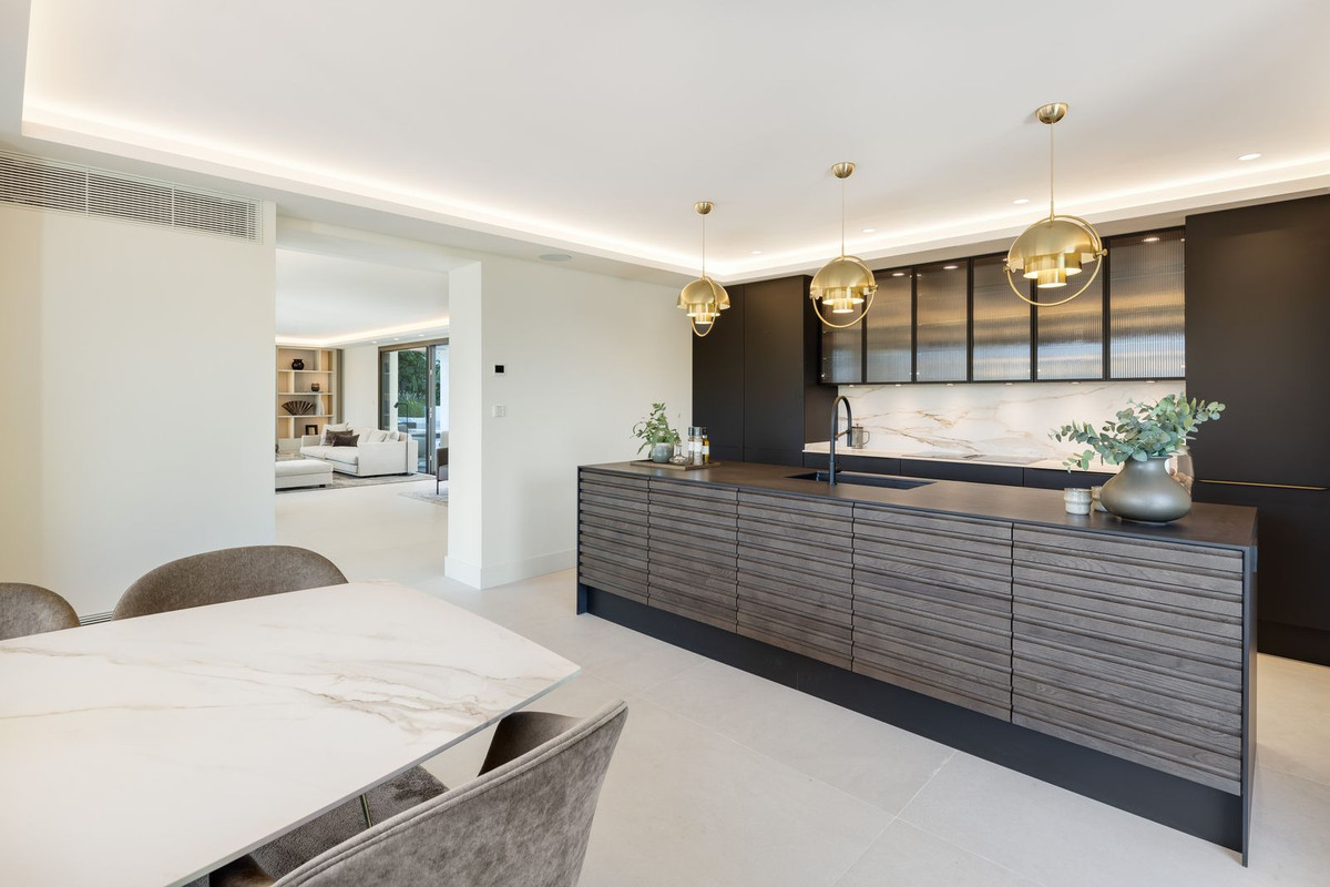 5 Bedroom Villa for Sale in Nueva Andalucía — 7