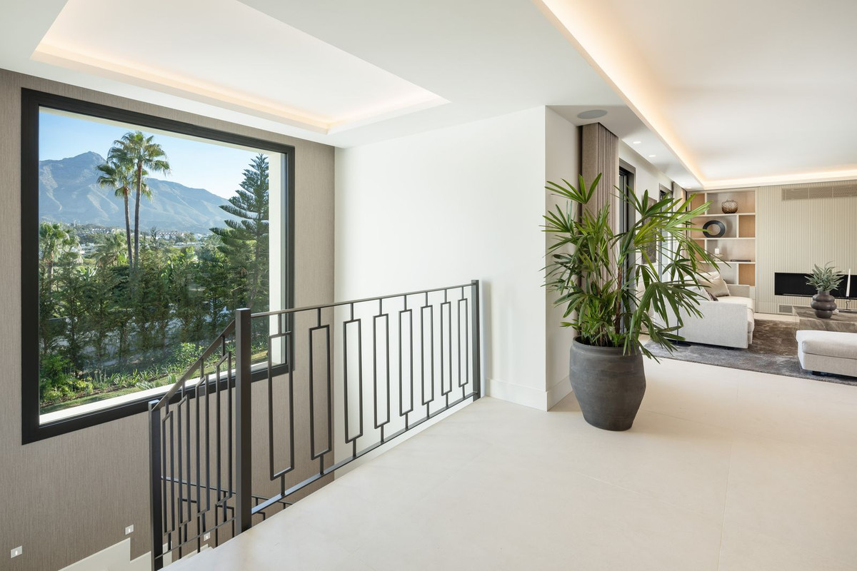5 Bedroom Villa for Sale in Nueva Andalucía — 8