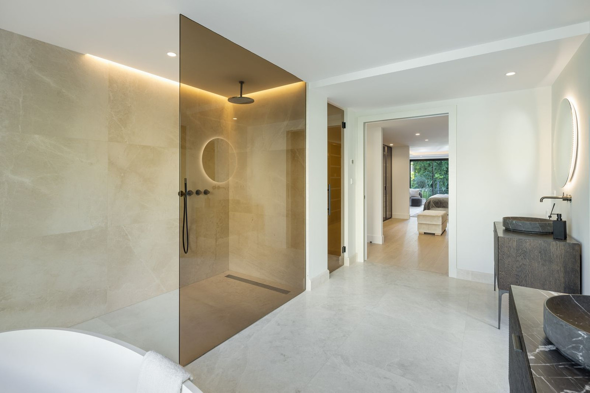 5 Bedroom Villa for Sale in Nueva Andalucía — 9
