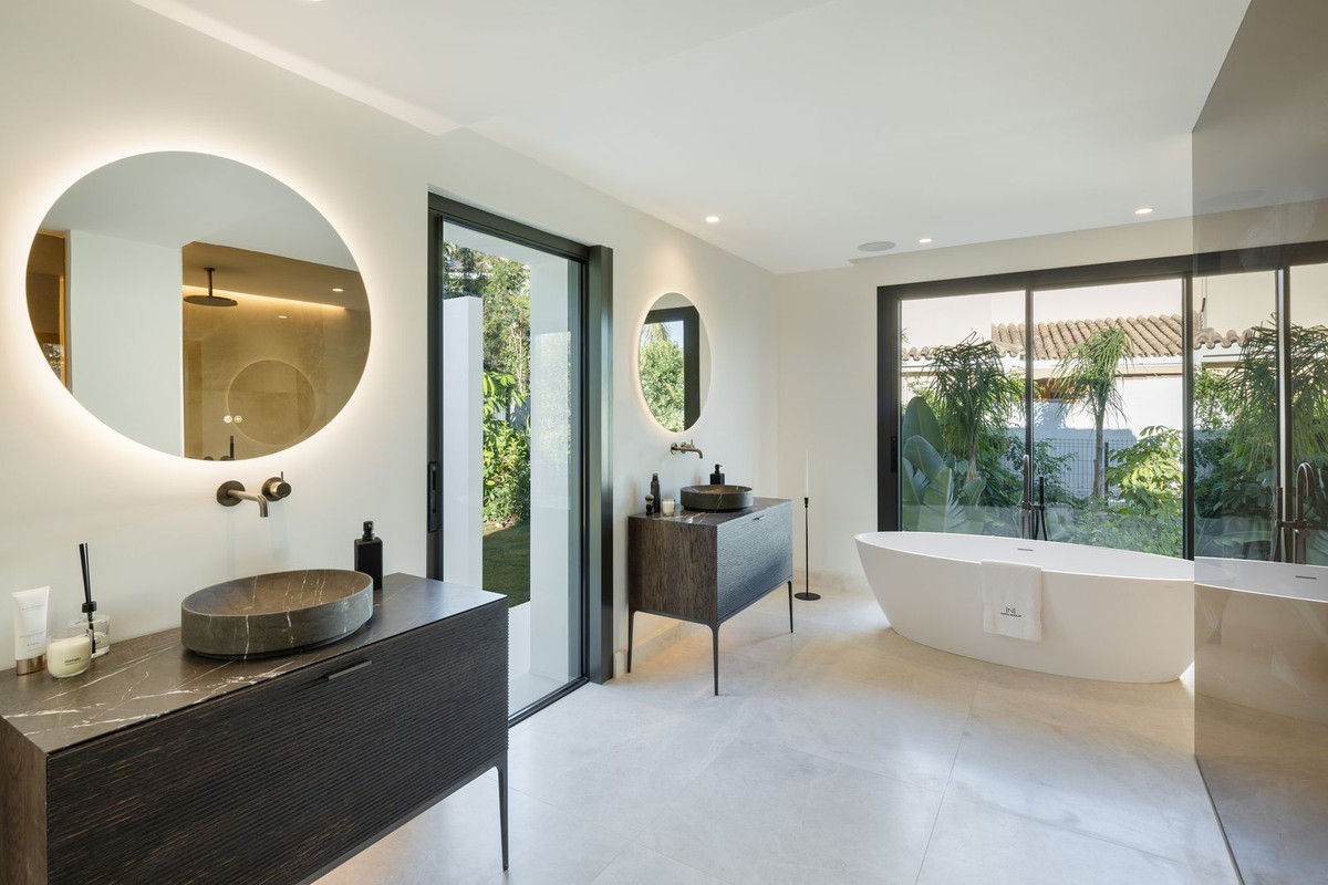 5 Bedroom Villa for Sale in Nueva Andalucía — view 10