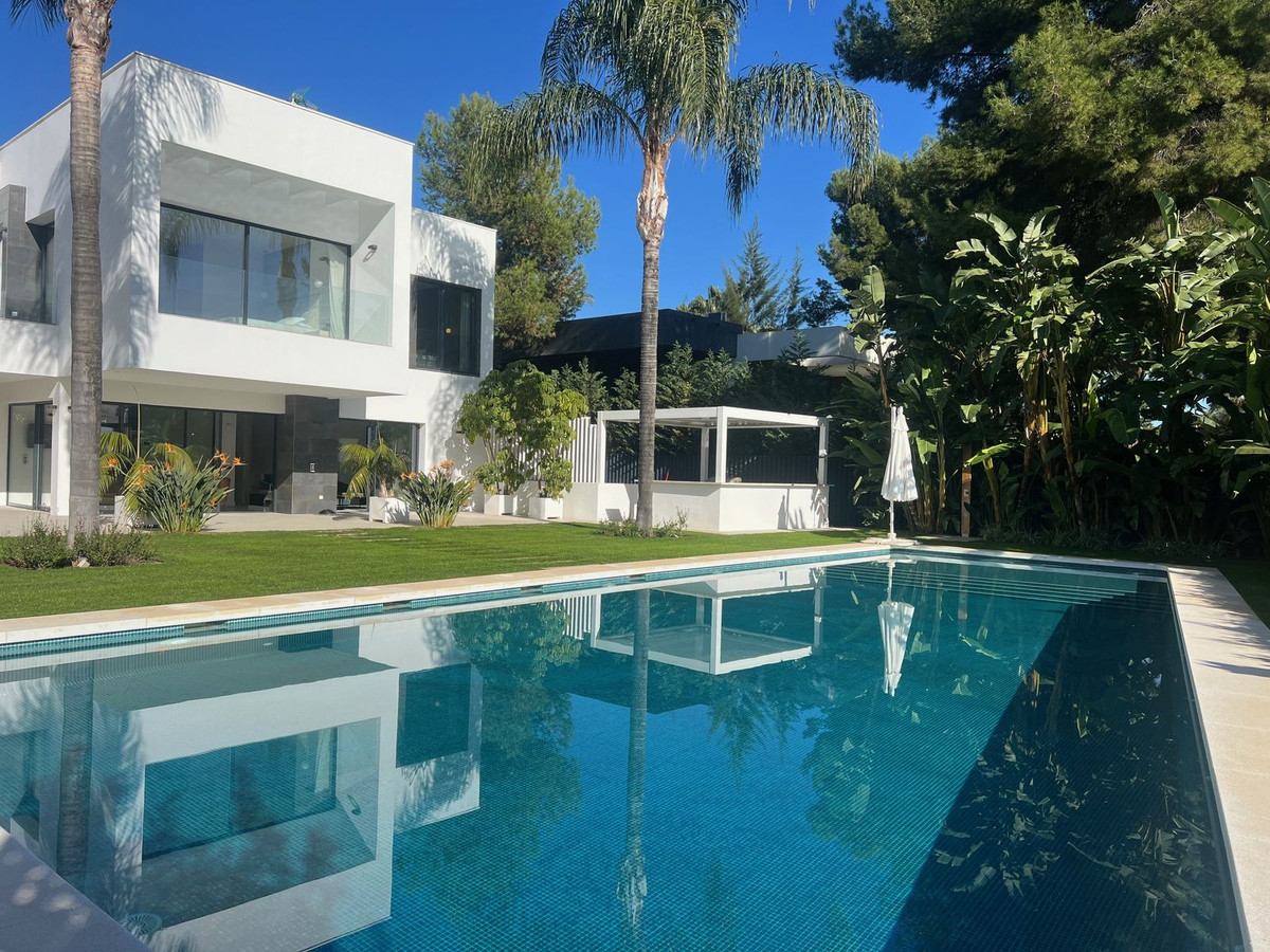 6 Bedroom Villa for Sale in Nagüeles — 2