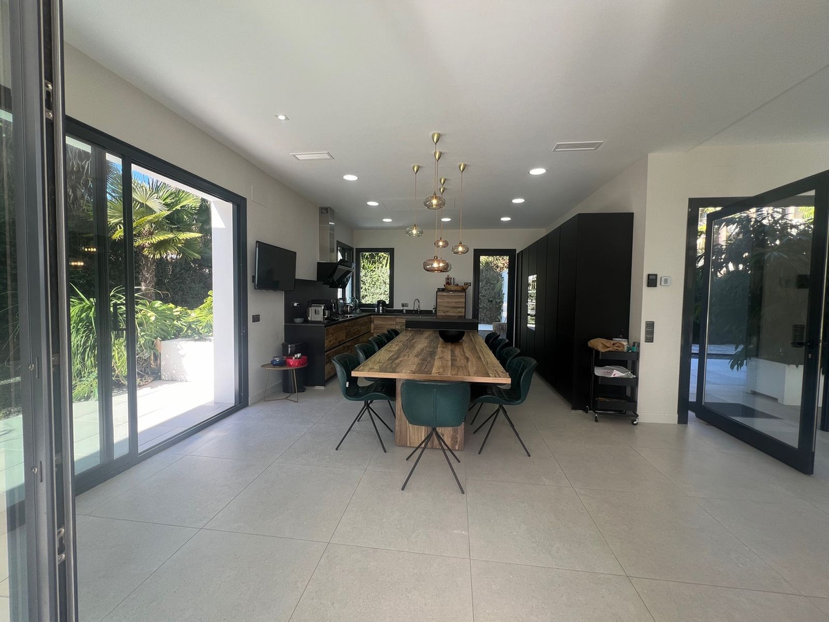 6 Bedroom Villa for Sale in Nagüeles — view 12
