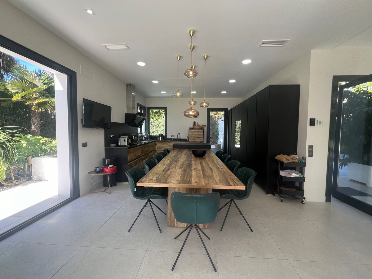 6 Bedroom Villa for Sale in Nagüeles — view 13