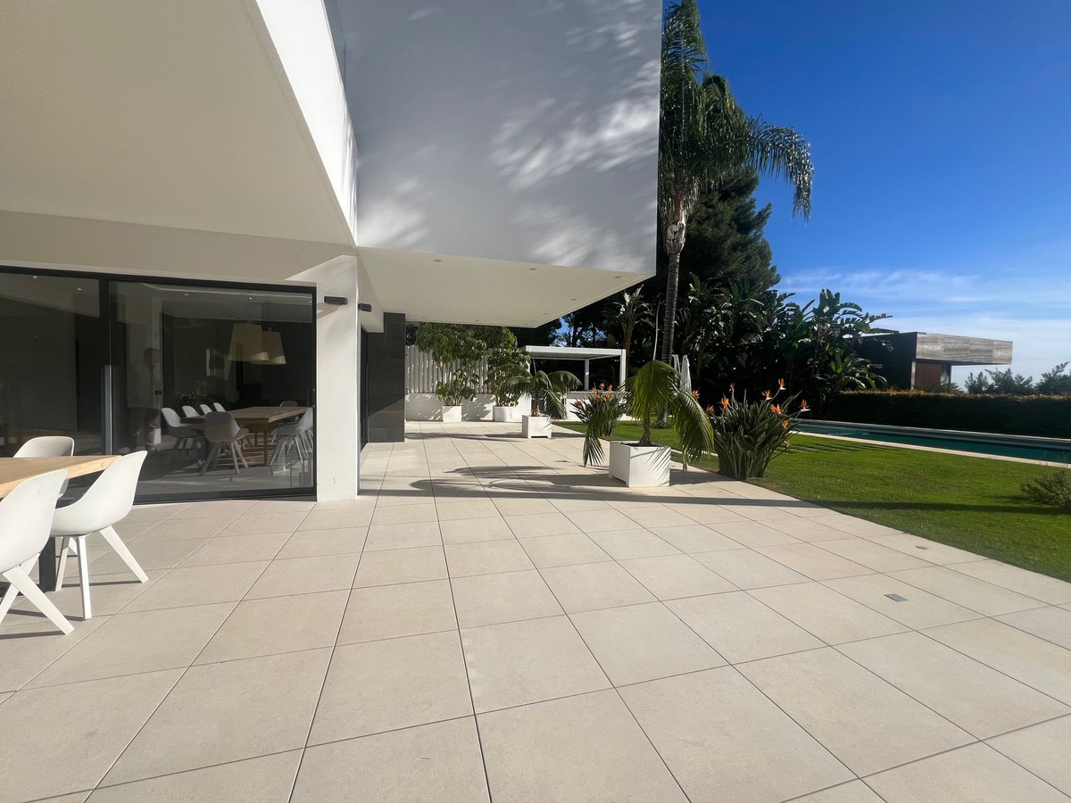 6 Bedroom Villa for Sale in Nagüeles — view 17